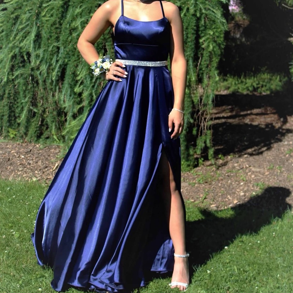 Elegant Navy Blue Evening Gown